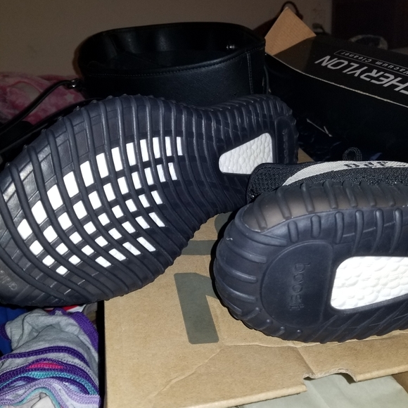 Adiddas Yezzy boost 350 main image 6